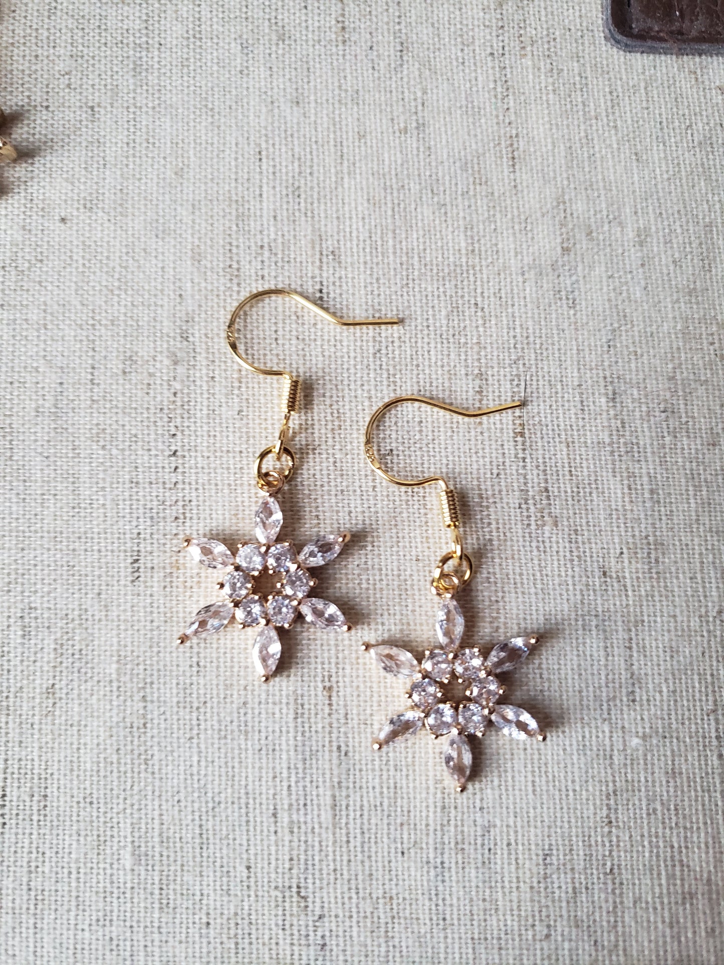 Christmas Snowflakes Crystal Earrings Holiday Winter Dangle 18k Gold Hypoallergenic